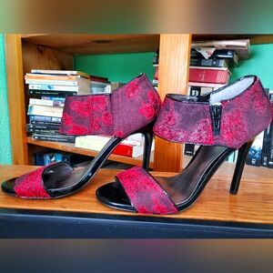 Carlos Floral Red Open Toe Laced Heel💋🌻